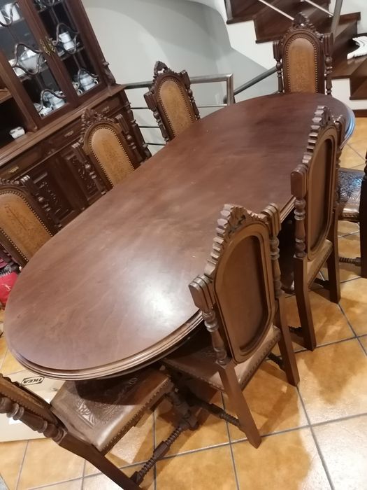 Mesa de jantar + conjunto de 8 cadeiras