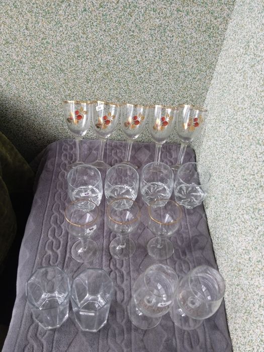 Стакани скляні ,хрустальні.