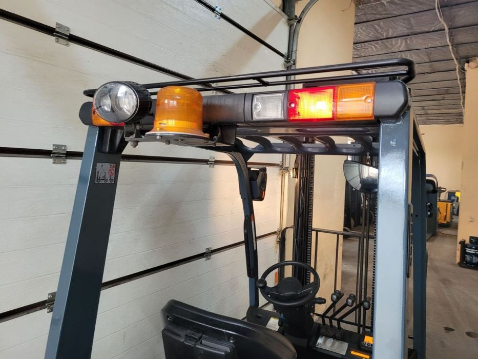 Навантажувач вилковий, газовий 1.5 тонн
 Toyota  02-8FGF15