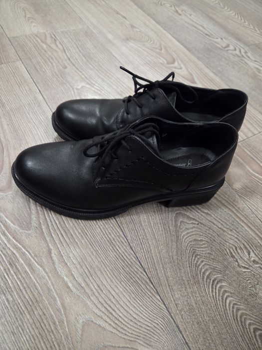 Шкіряні туфлі, глибокі туфлі