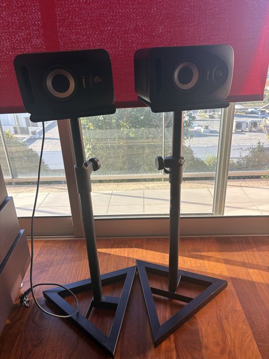 Tannoy Reveal 402 — Par de monitores de estúdio com suportes