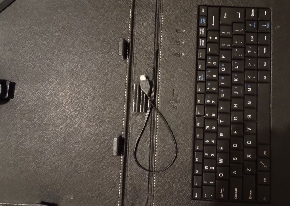 GIGA OKAZJA ! Tablet laptop z Windows 10 i klawiaturą