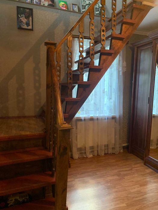 Продаж частини будинку з окремим подвір'ям  Польова