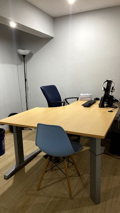 Secretária com altura regulável