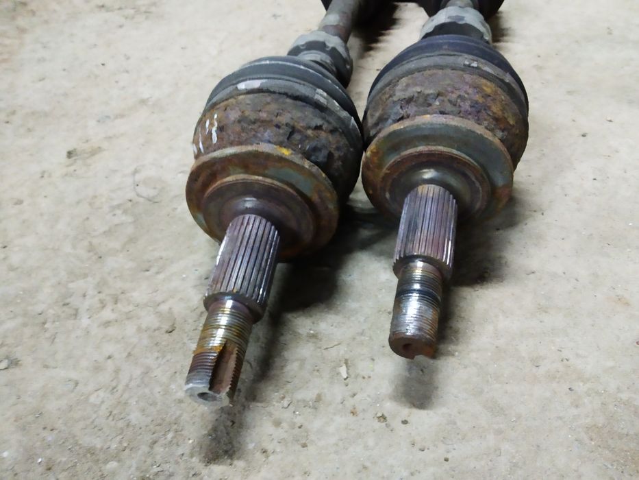 Полуось RAV4 3 2.2 2006-2008 піввісь приводний вал