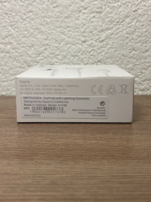 Нові Apple Earpods Lightning connector A1748 провідні навушники