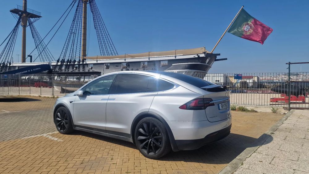 Tesla Model X Standard Range