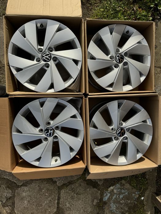 Felgi 17 VW GOLF 6 7 8 Passat B6 B7 Jetta Touran oryginał jak NOWE