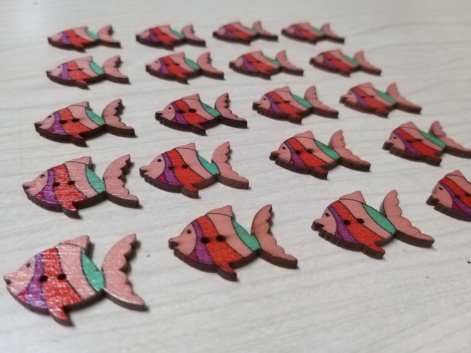 Botões: Peixes em Madeira.