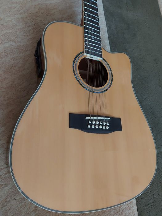 12 струнная электроакустическая гитара