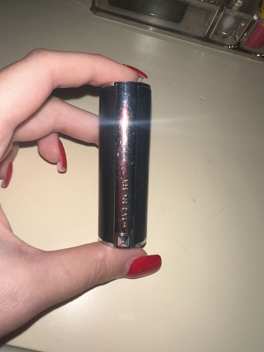 Помада Givenchy бежевая