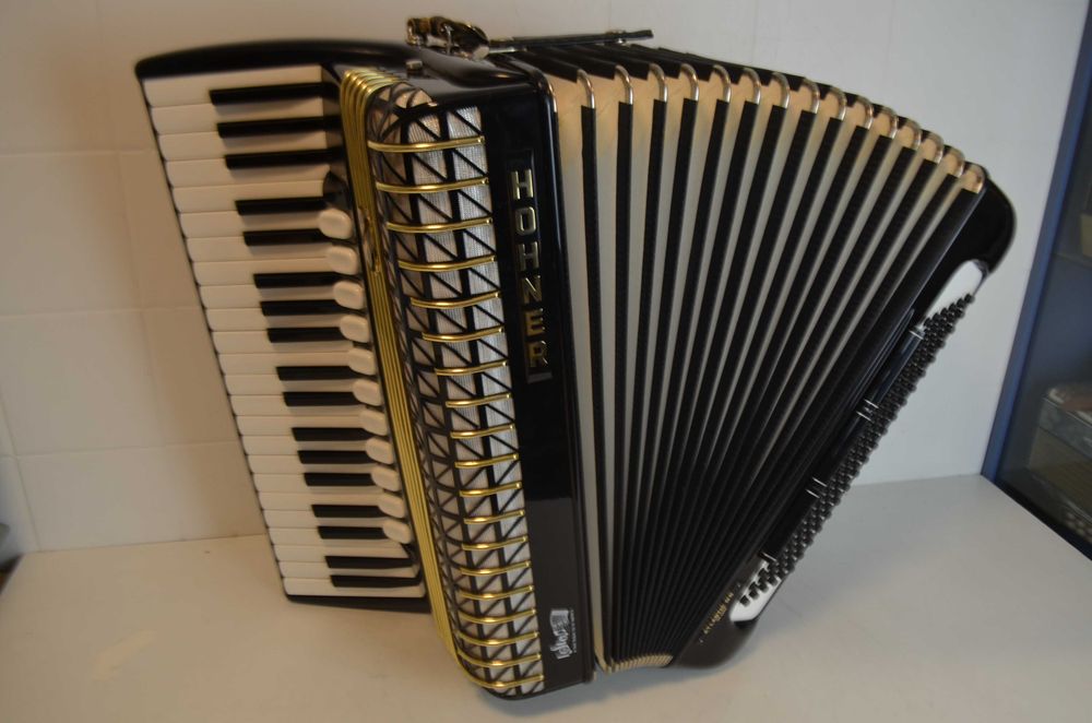 Acordeao Hohner Atlantik IV 4 Voz 120 Baixos, N 226