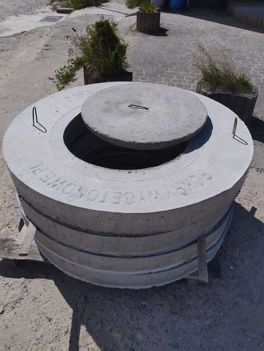 Właz betonowy 60cm pokrywa na szambo studnie