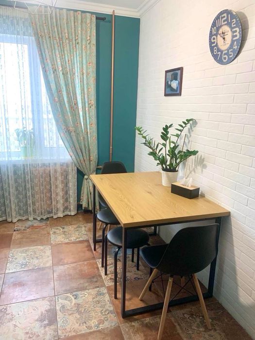 3 кімнатна з ремонтом та меблями р-н Відродження