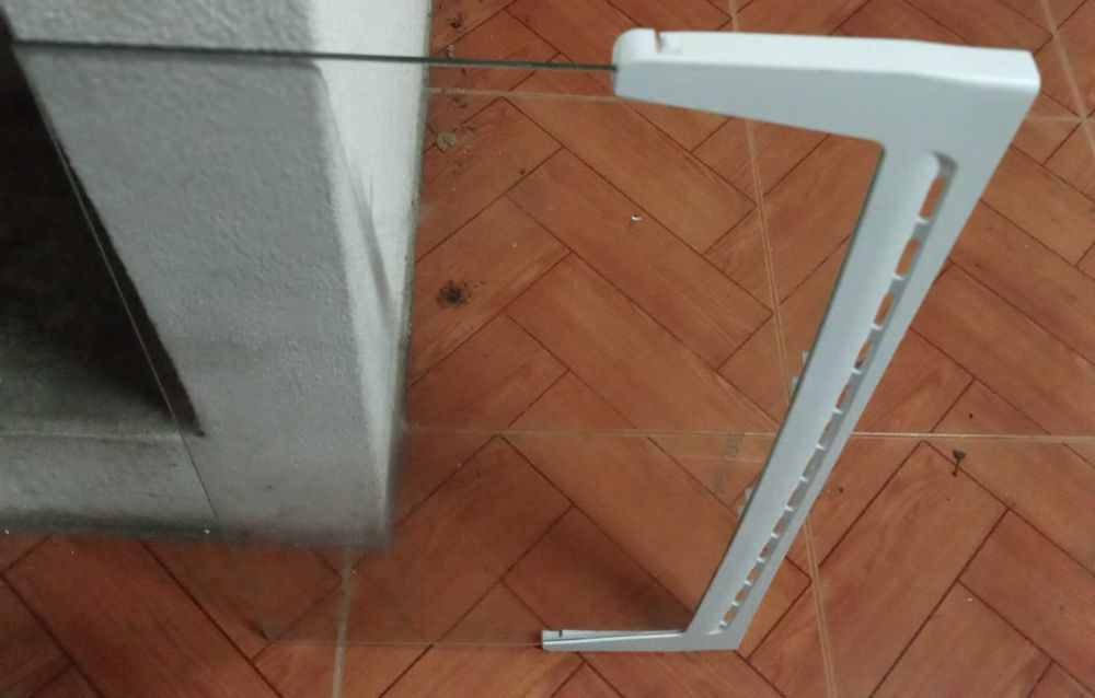 Vendo gavetas, e as prateleiras do frigorífico marca Hotpoint Ariston