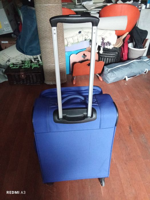 Mala trolley em bom  estado