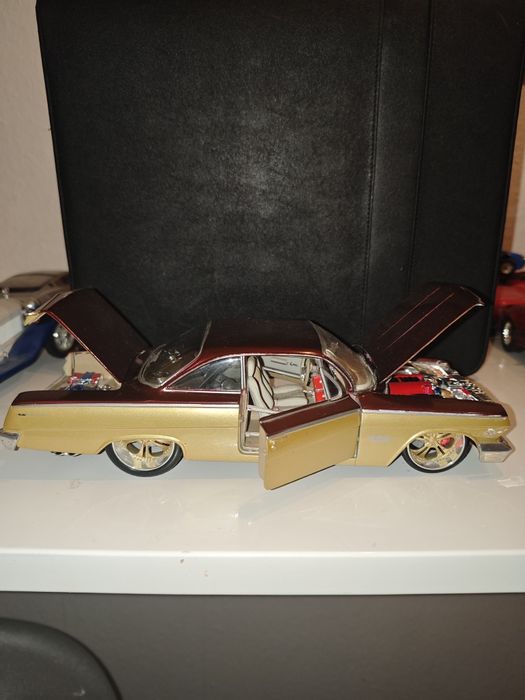 Revell, Maisto, Bburago Polistil 1/18