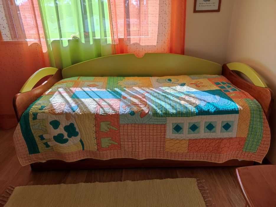 Cama dupla para quarto de criança em pinho maciço mel