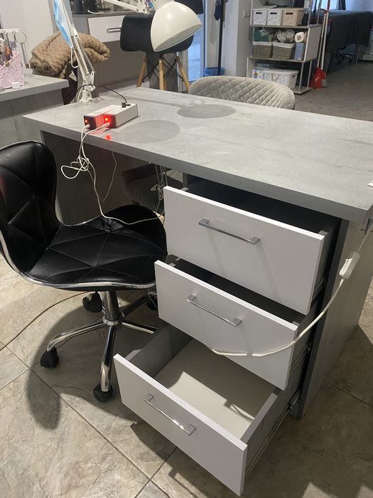 Стіл манікюрний сірий б/у