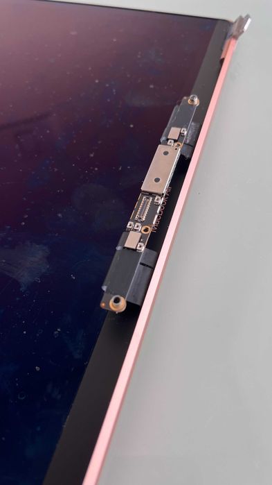 MacBook M1 Display (Defective) – Rose Gold, Scratch-Free64550292744321122