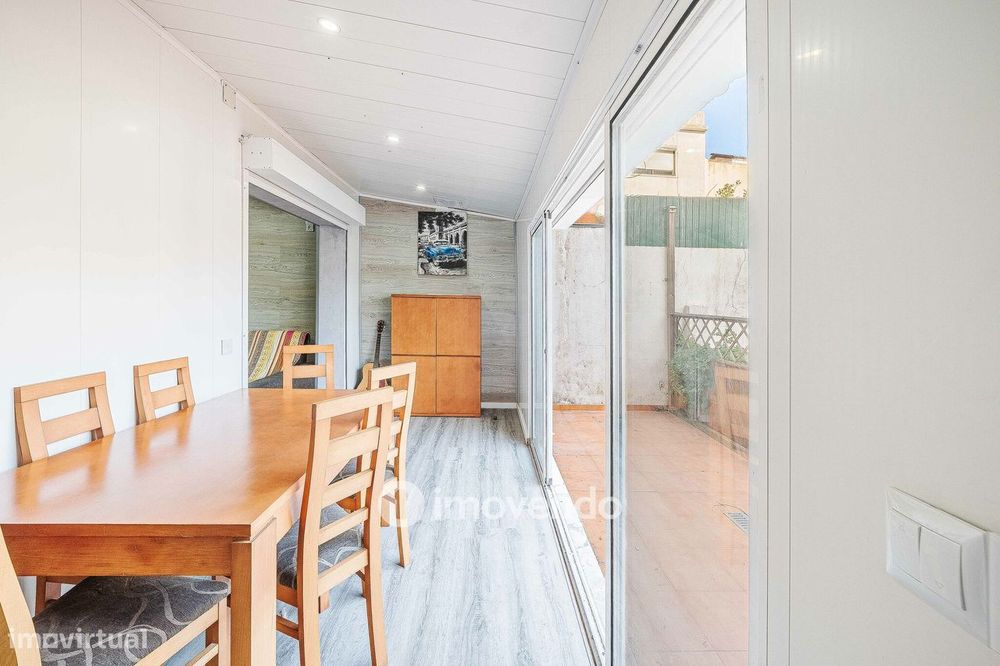 Apartamento T1+1, com logradouro grande, em Odivelas