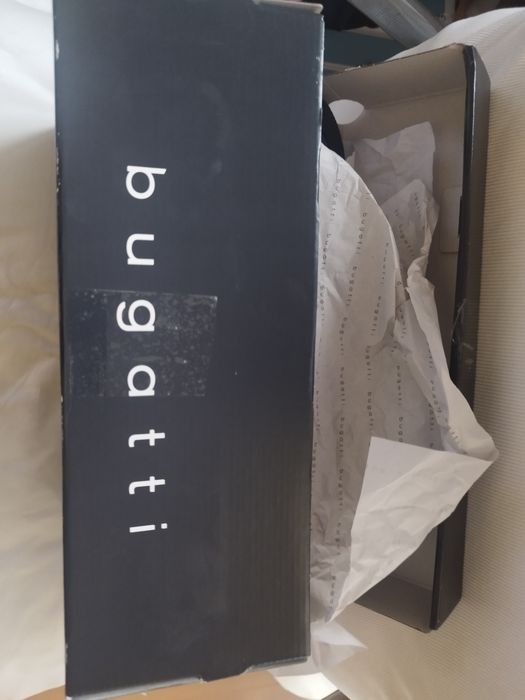 Buty ze skóry Bugatti .