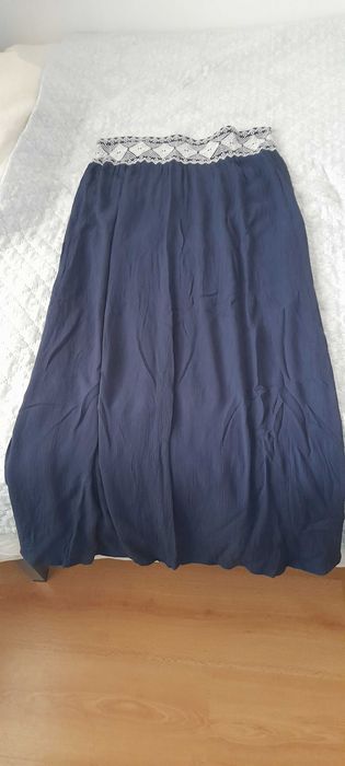 Saia azul marinho, tamanho: 42, vendo por 5€.
