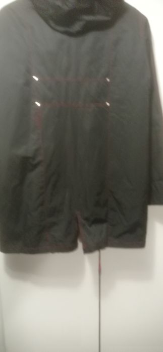 Велика плащ- куртка на синтапоні.