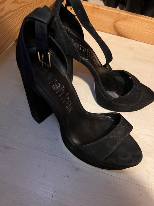 Sandały na obcasie Bershka czarne rozmiar 39 jesień zima wygodne