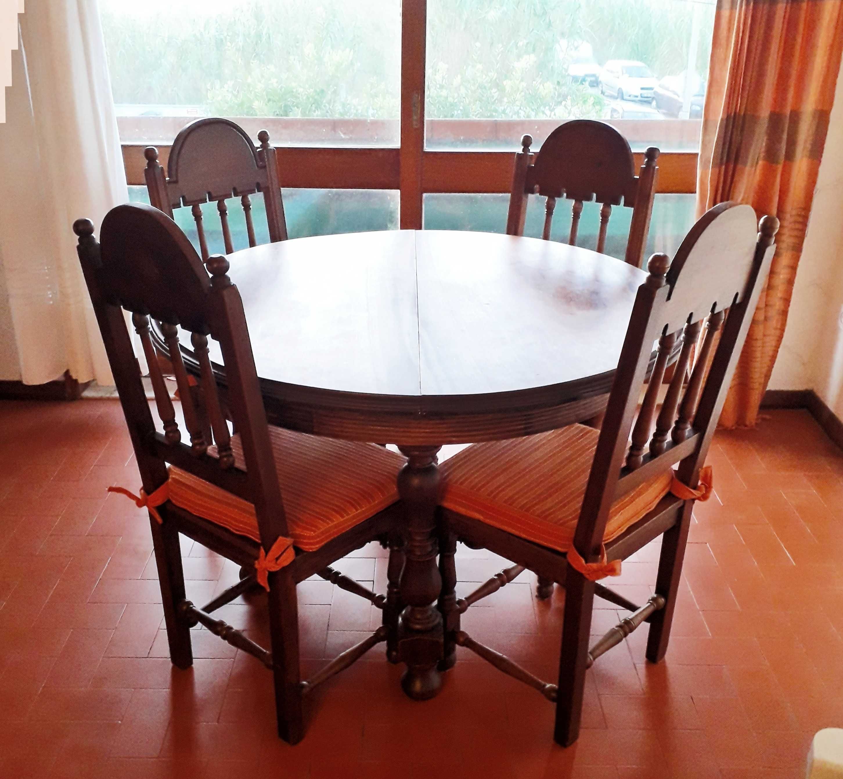 Mesa de Jantar antiga, madeira maciça, Extensível, 8 Cadeiras, rústico  Perafita, Lavra E Santa Cruz Do Bispo • OLX Portugal