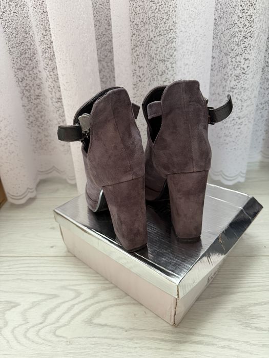 Ботінки на каблуку