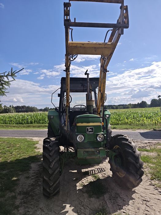 John Deere 2130 4x4 z ładowaczem