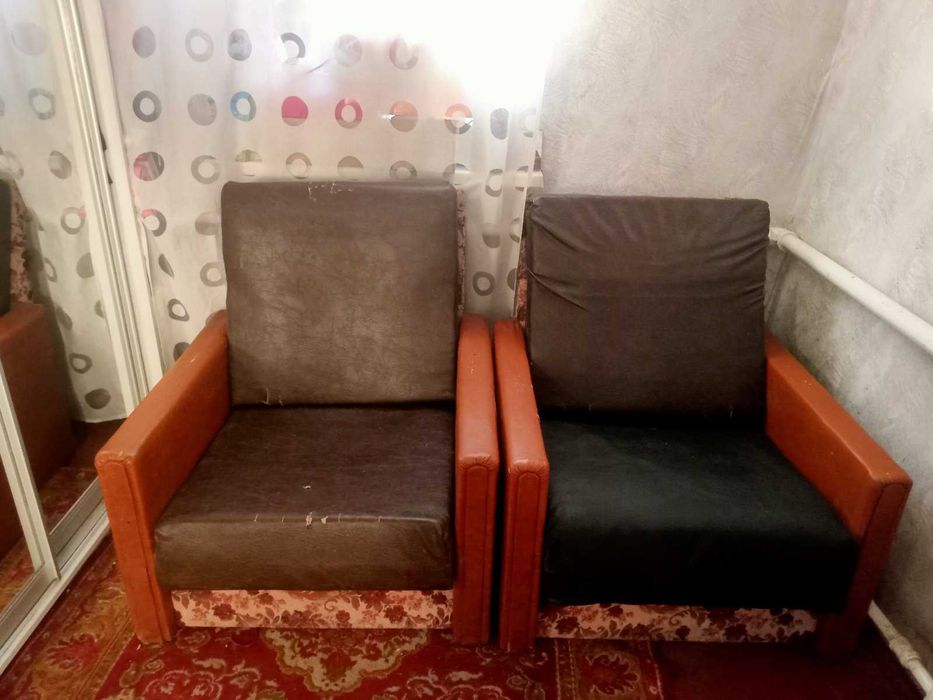Віддаю безкоштовно 2 крісла.