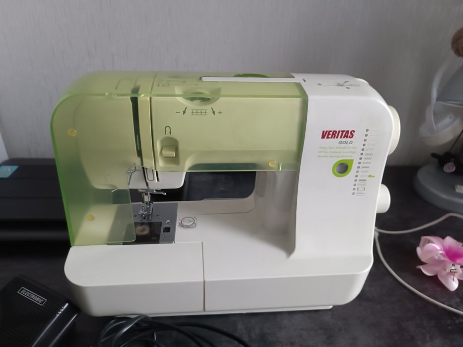 Швейна машинка Veritas Gold