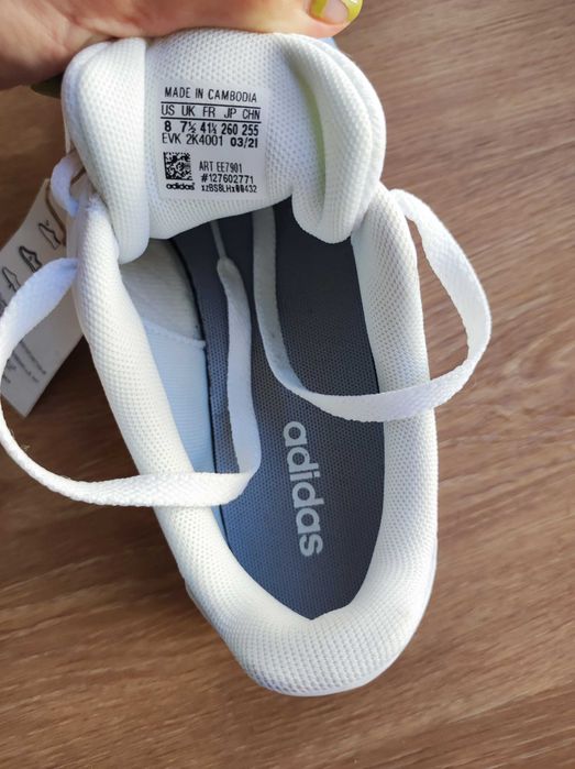 Ténis brancos Adidas