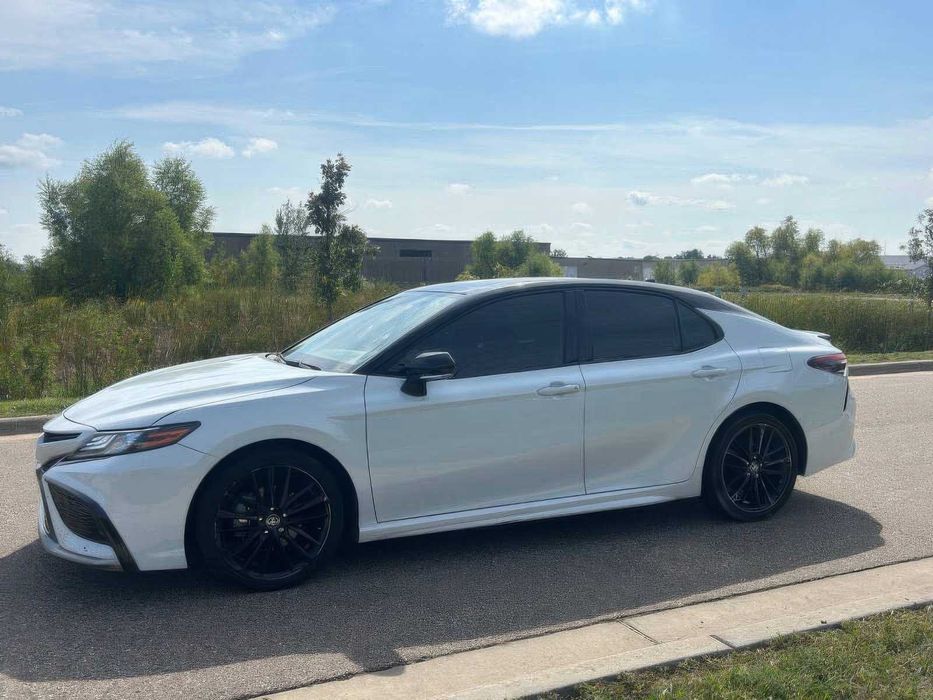 Toyota Camry      2024