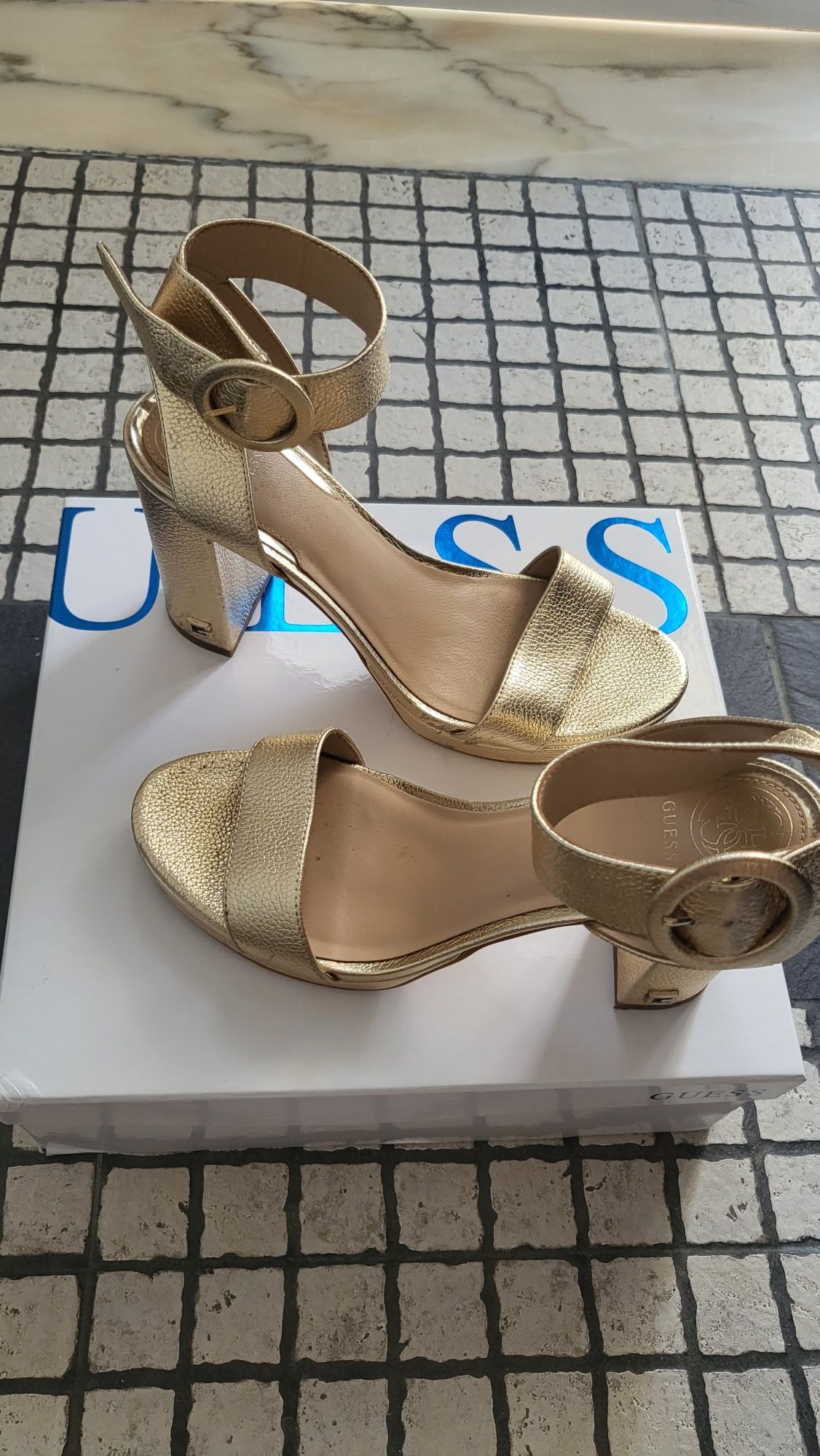 Sandalias guess doradas hot sale