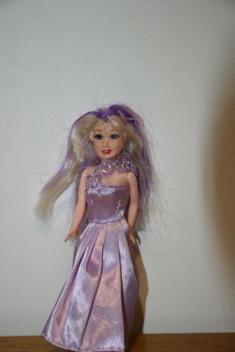 Boneca com vestido - 13 cm