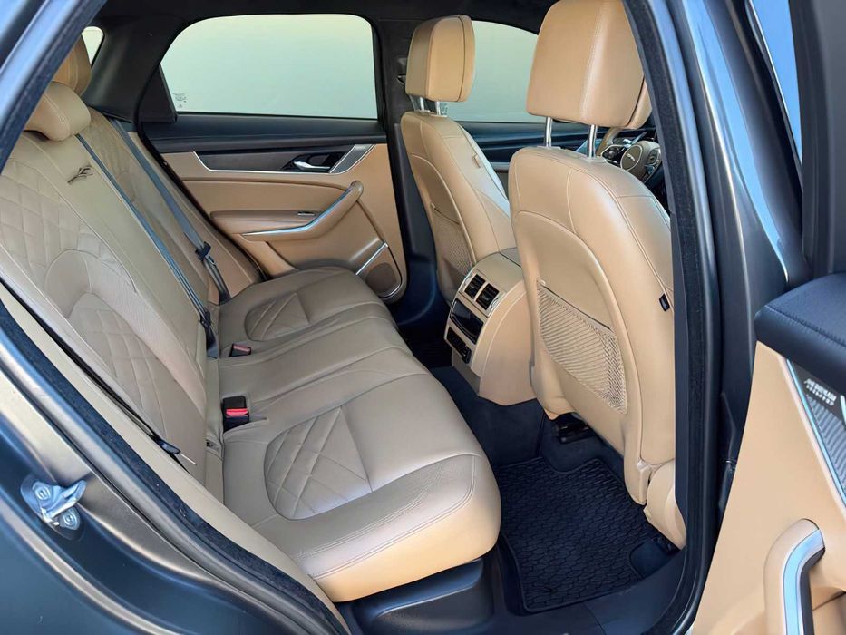 Jaguar F-PACE      2022