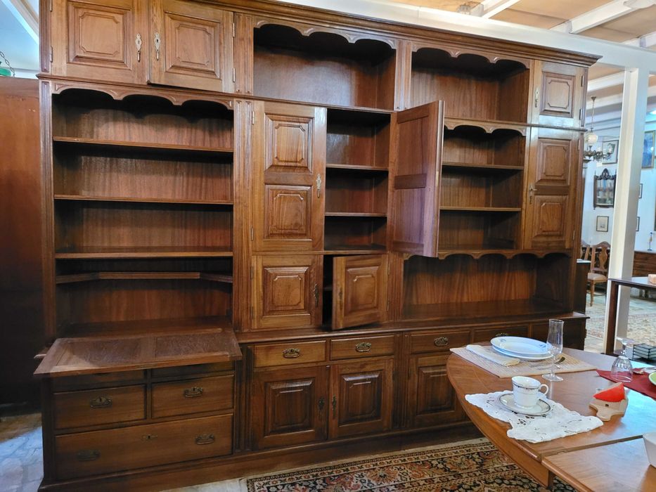 Enormíssimo móvel de sala ou escritório em madeira maciça