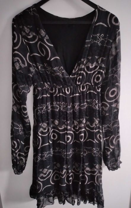 Sukienka czarna we wzory