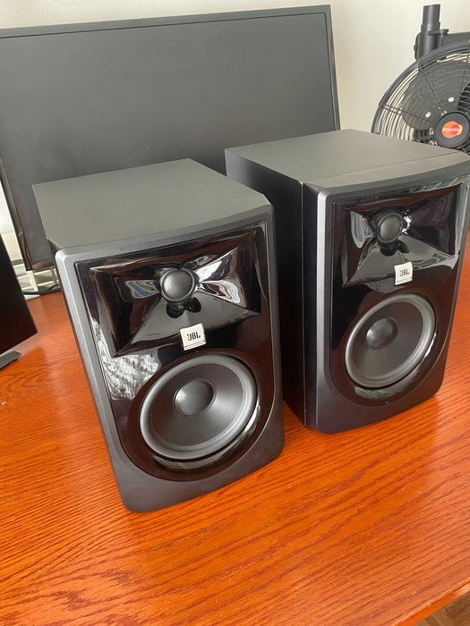 JBL 305P MkII — Par de monitores de estúdio ativos