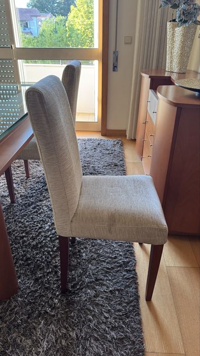 4 Cadeiras de mesa de jantar