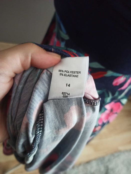 Długa sukienka wiązana na szyi r. 42