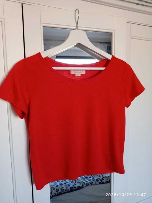 Czerwona bluzka z krótkim rękawem basic capsule minimal red summer tee Cropp S