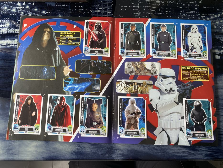 Caderneta cromos Star Wars Force Attax