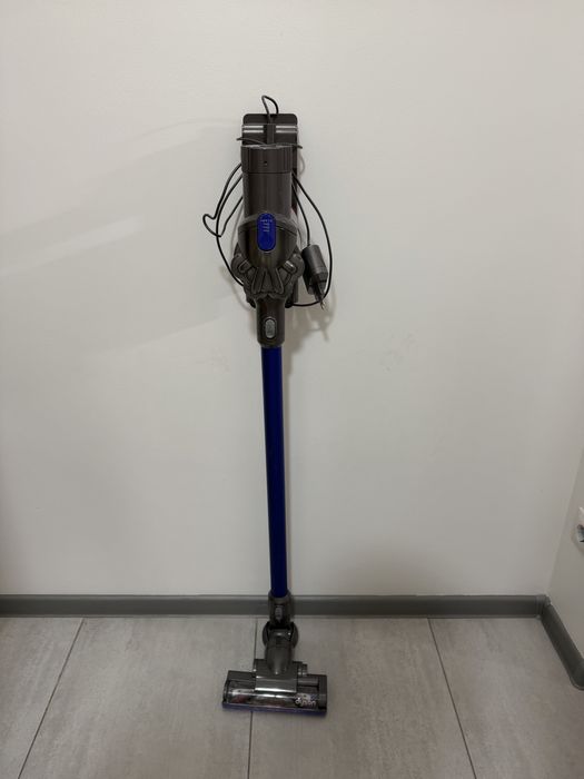 Вертикальні пилососи Dyson V6