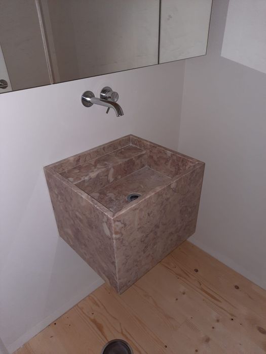 Lavatório Lióz mármore rosa