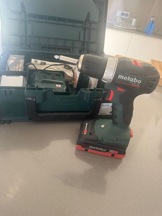 Sprzedam wiertarko-wkrętarkę Metabo BS 18L B1