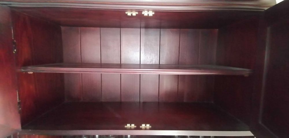 Móvel louceiro / cristaleira de sala em bom estado